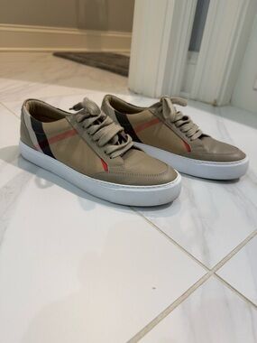 Burberry Womens Casual Lace-Up Sneakers in Beige with Signature Check / leather